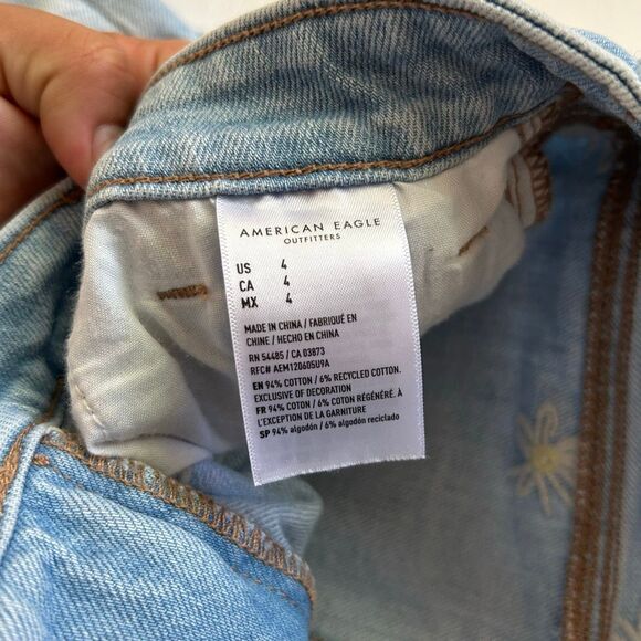 American Eagle Daisy Embroidered Denim Shorts Size 4 - Picture 3 of 8
